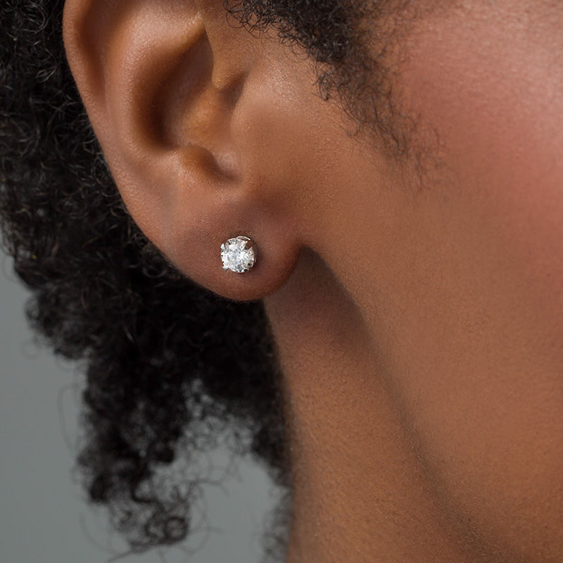 v stud earring