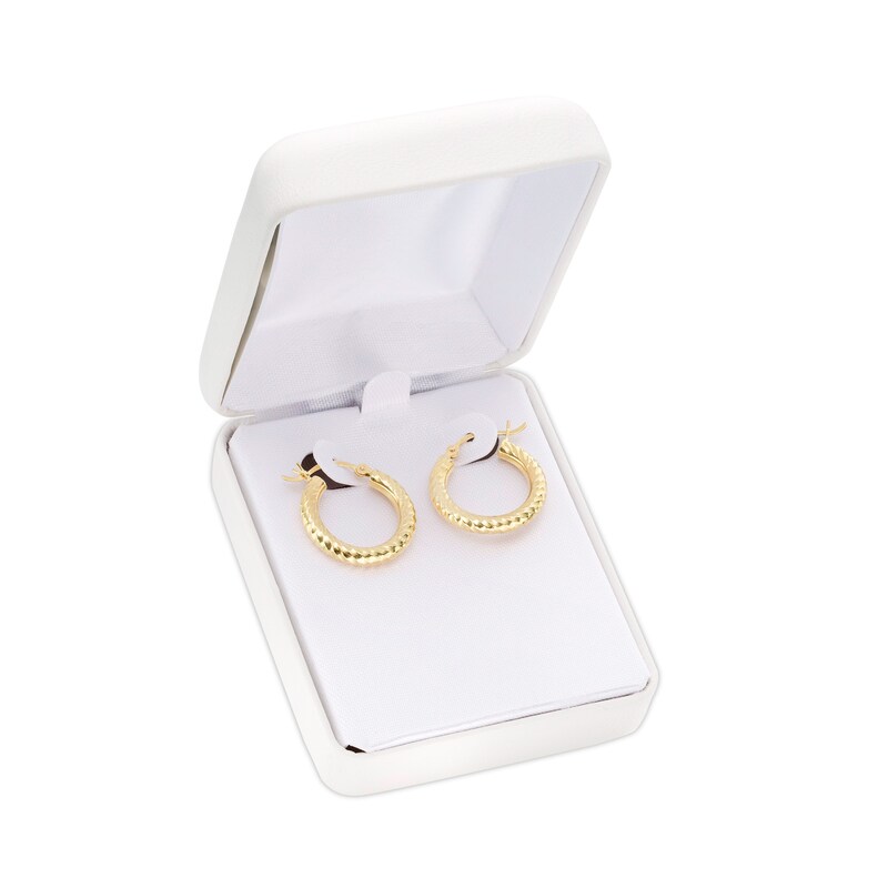 3.0 x 16.0mm Diamond-Cut Ribbed Hoop Earrings in 14K Gold