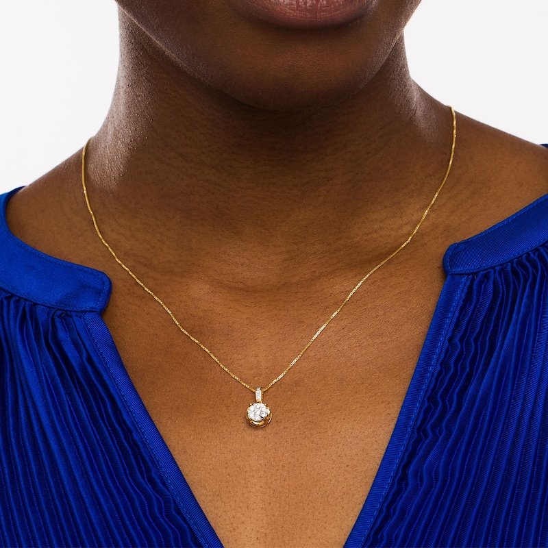 Main Image 2 of 1/4 CT. T.W. Multi-Diamond Pendant in 10K Gold