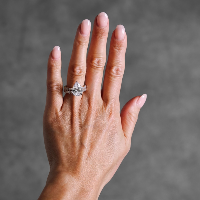 Main Image 2 of 5-1/2 CT. T.W. Pear-Shaped Certified Lab-Grown Diamond Bridal Set in 14K Yellow Gold (F/VS2)