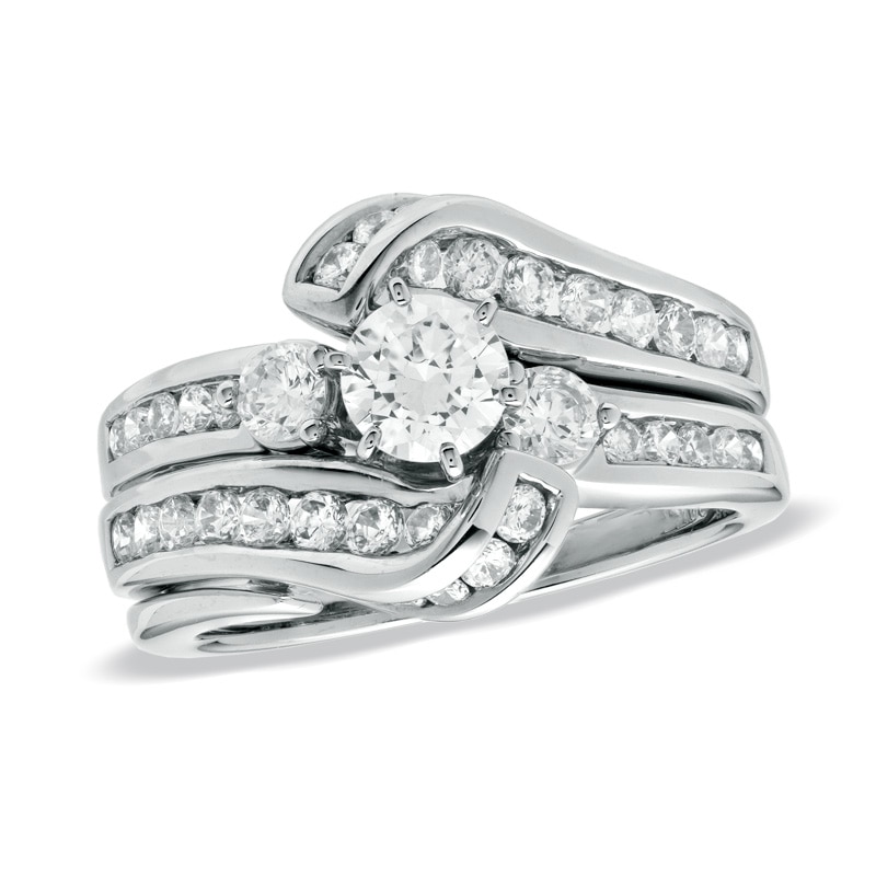 Main Image 1 of Previously Owned - 1-1/2 CT. T.W. Diamond Three Stone Bridal Set in 14K White Gold