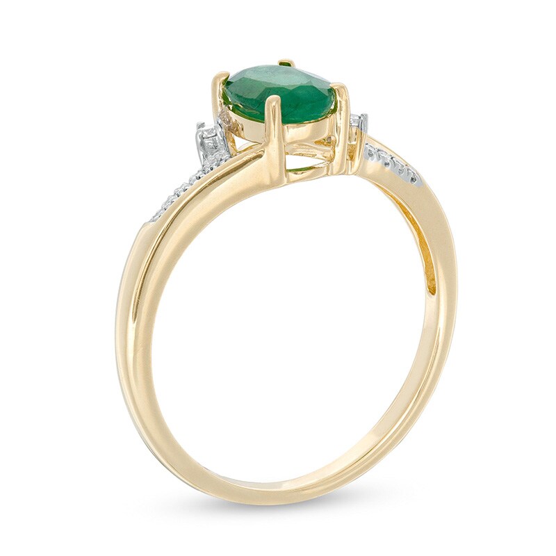 Previously Owned - Oval Emerald and 1/20 CT. T.W. Diamond Vintage-Style Split Shank Ring in 10K Gold