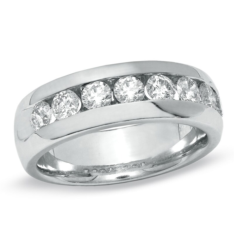 Main Image 1 of Previously Owned - 1-1/2 CT. T.W. Diamond Ring in 14K White Gold