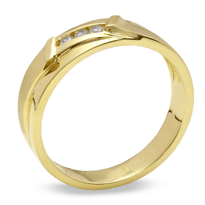 Previously Owned - Men's 1/10 CT. T.W. Diamond Wedding Band in 14K Gold
