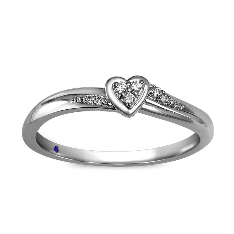 Main Image 1 of Previously Owned - 1/20 CT. T.W. Heart-Shaped Multi-Diamond Promise Ring in 10K White Gold